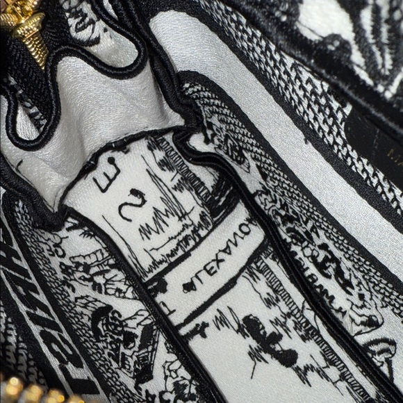 Black and White cosmetic Pouch - Picture 11 of 13